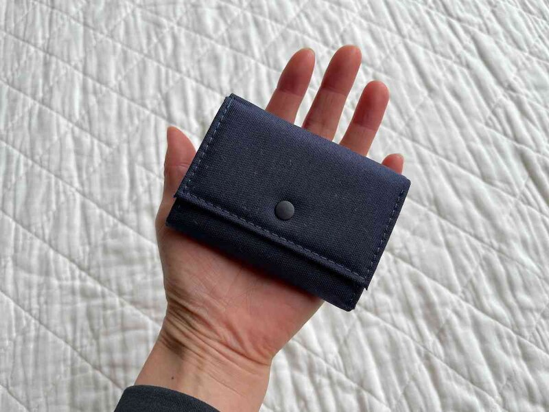 ワークマンの「コンパクトウォレット」は、三つ折りタイプ