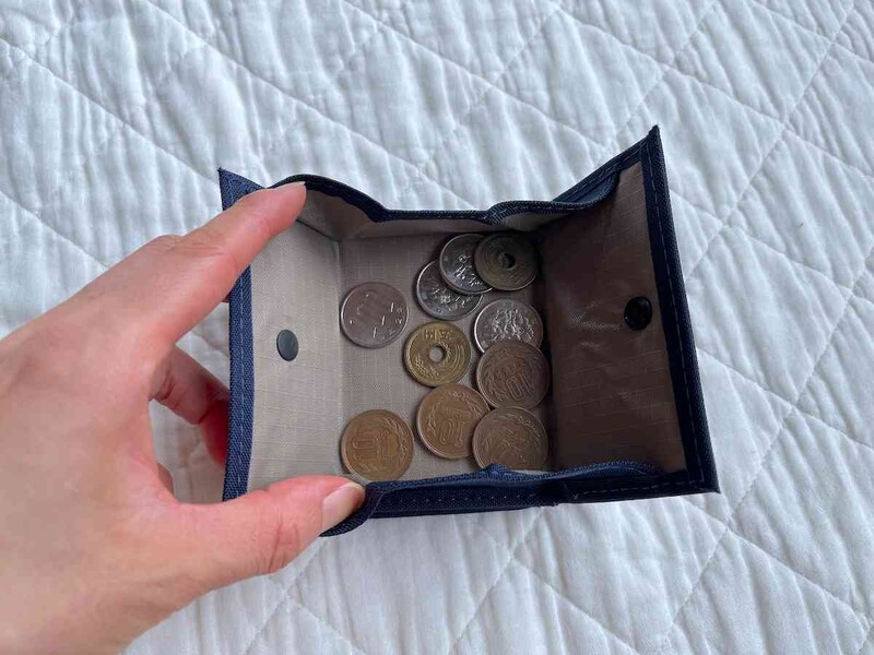 小銭入れは大きく開く