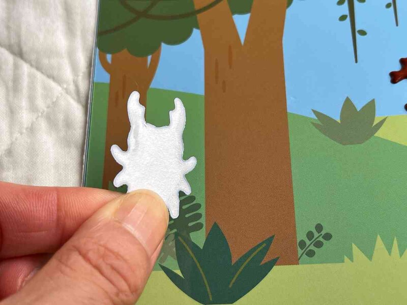 ダイソーの「大きなシール帳」はシールをはがした跡がつきにくい