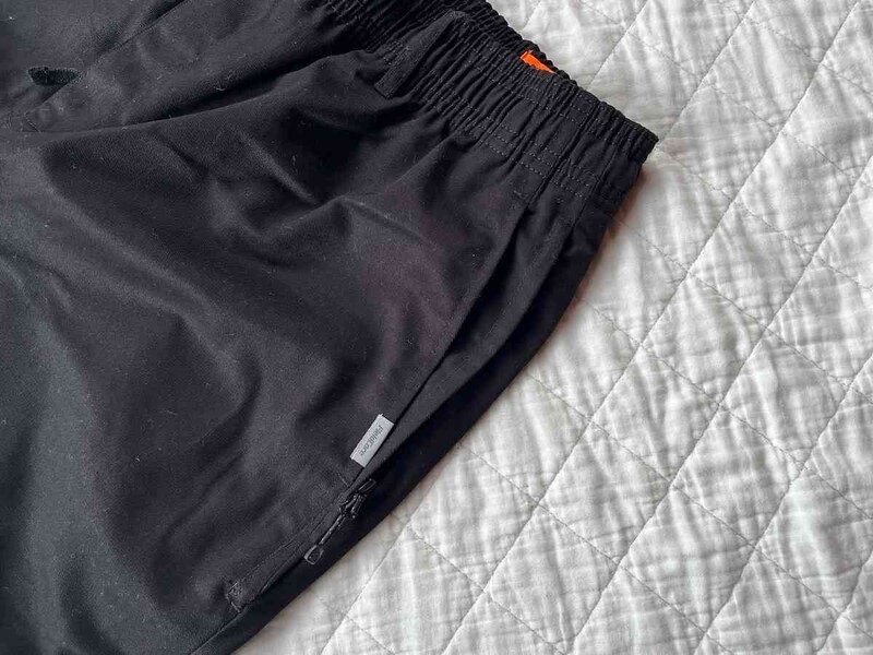 ワークマンの「超撥水シェフパンツ」のサイドのポケット