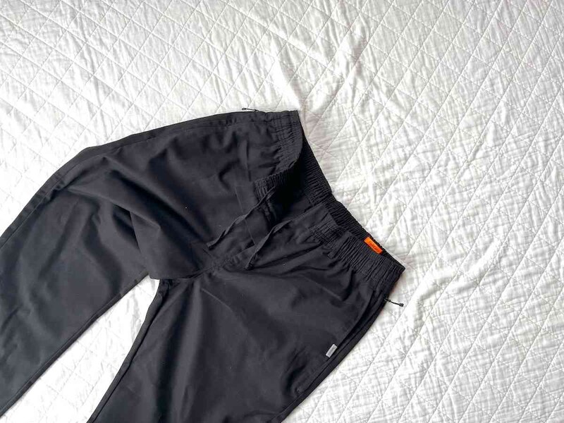 ワークマンの「超撥水シェフパンツ」のウエストをちょっと緩めに感じる人もいるかも