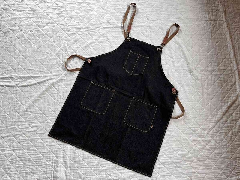 ワークマンの「コーデユラ(R)デニムマルチエプロン胸付き」