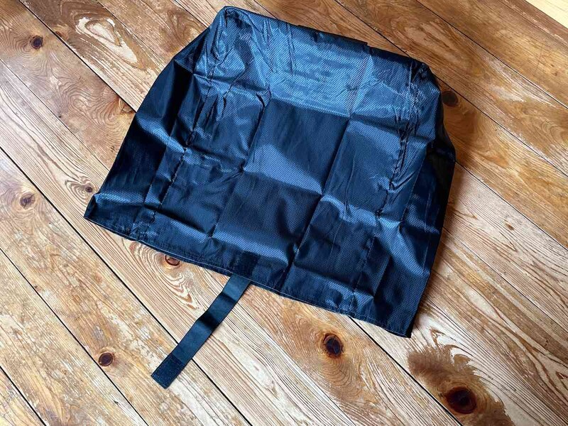 ダイソーの「24インチ用 スーツケースカバー」は生地がポリエステル100％