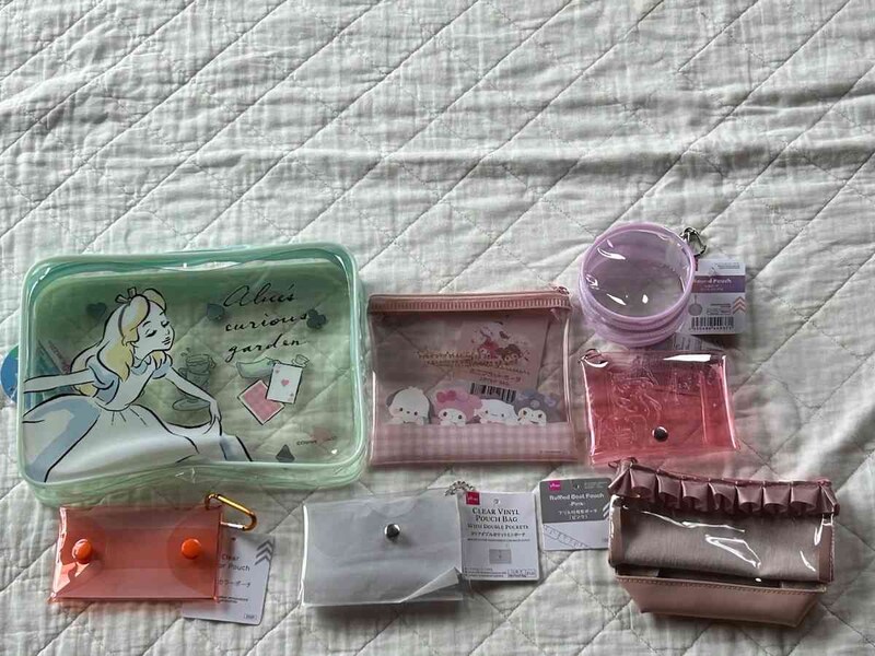 ダイソーの「クリアポーチ」は小物入から推し活グッズ収納まで幅広く使える