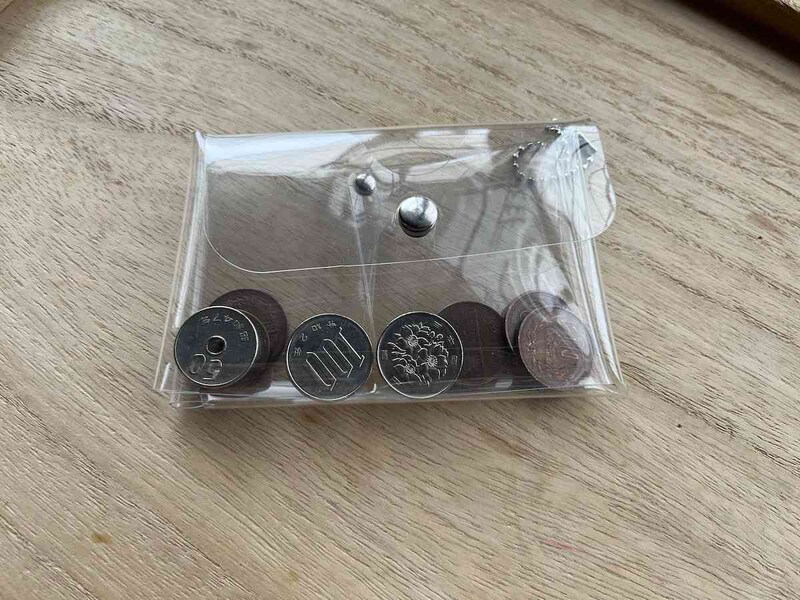 ダイソーの「クリアダブルポケットミニポーチ」は小銭入れにもなる