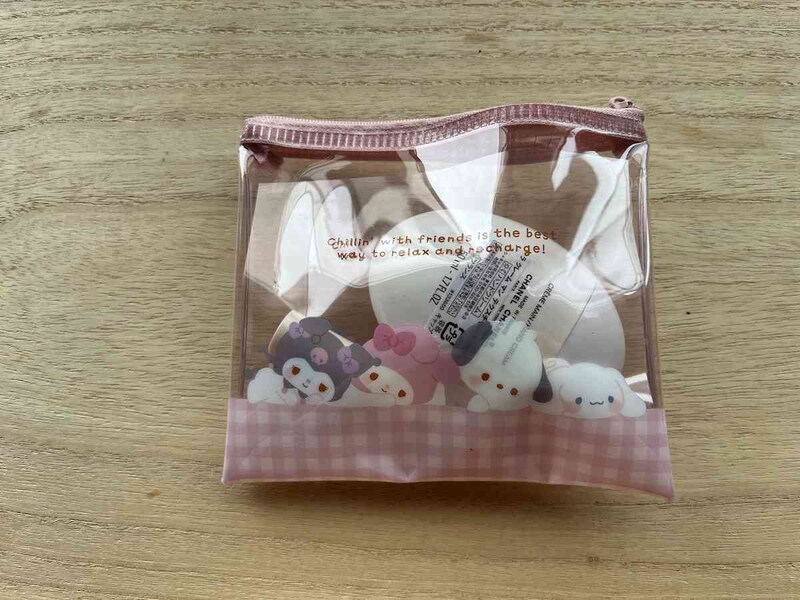 ダイソーの「ミニフラットポーチ　サンリオキャラクターズ チル」はハンドクリームやリップなどの小物入れにも最適