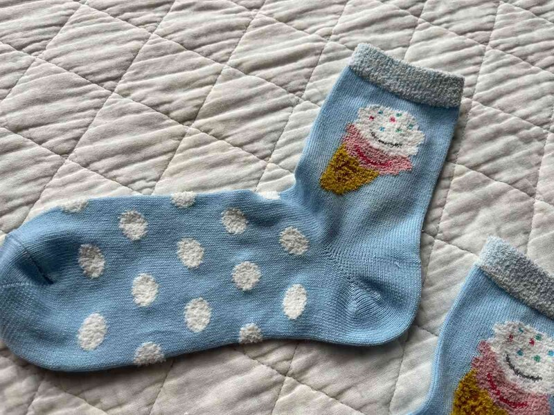 ダイソーの「レギュラーソックス（立体ブークレ、アイスクリーム柄）」はデザイン性に驚く