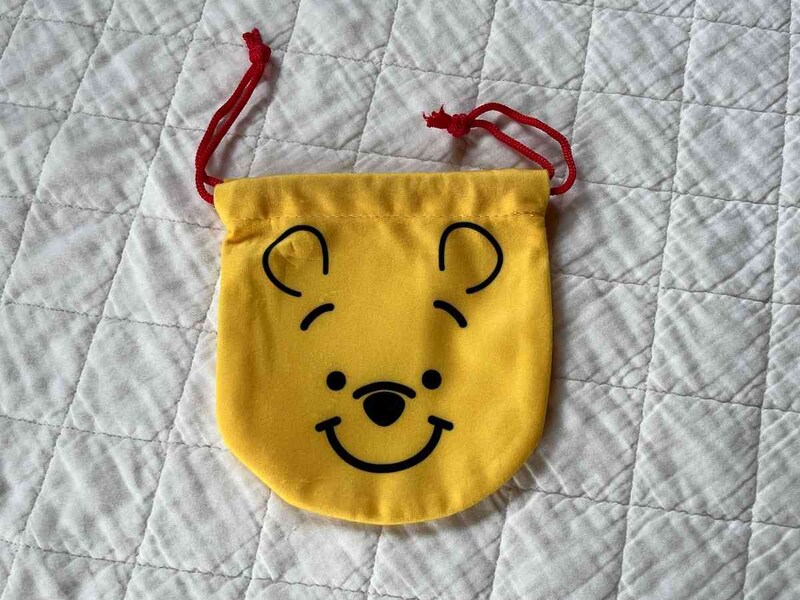 ダイソーの「ふんわり巾着 ダイカット（くまのプーさん）」