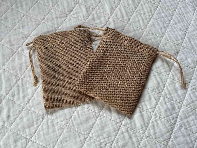 ダイソーの「ジュート巾着」