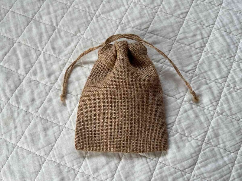 ダイソーの「ジュート巾着」はラッピングにもおすすめ