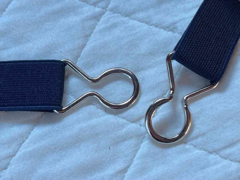 ダイソーの「スカートベルト」はバックルをかけて使う