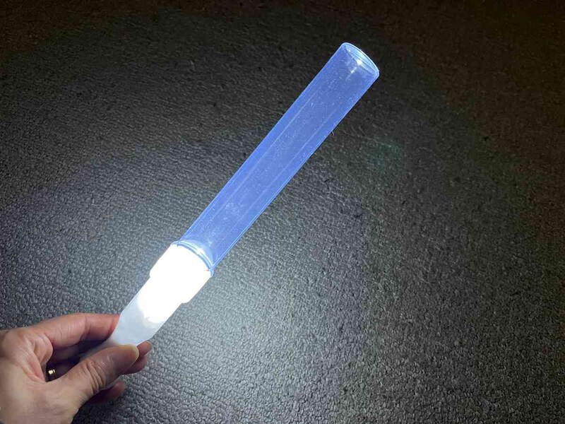 スイッチを押すと点滅や点灯をする。写真は点灯モード