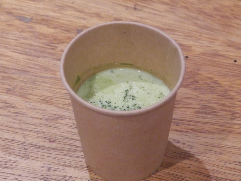 ビストロで造った甘酒に牛乳と抹茶を加えた「抹茶ミルク甘酒」