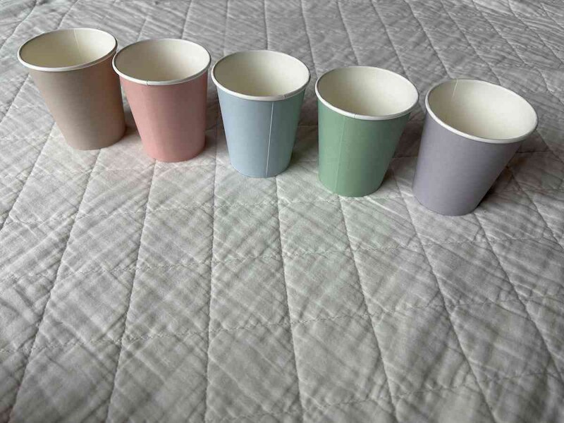 セリアの「ペーパーカップ くすみカラー 205ml 25個入」のカラーは5種類