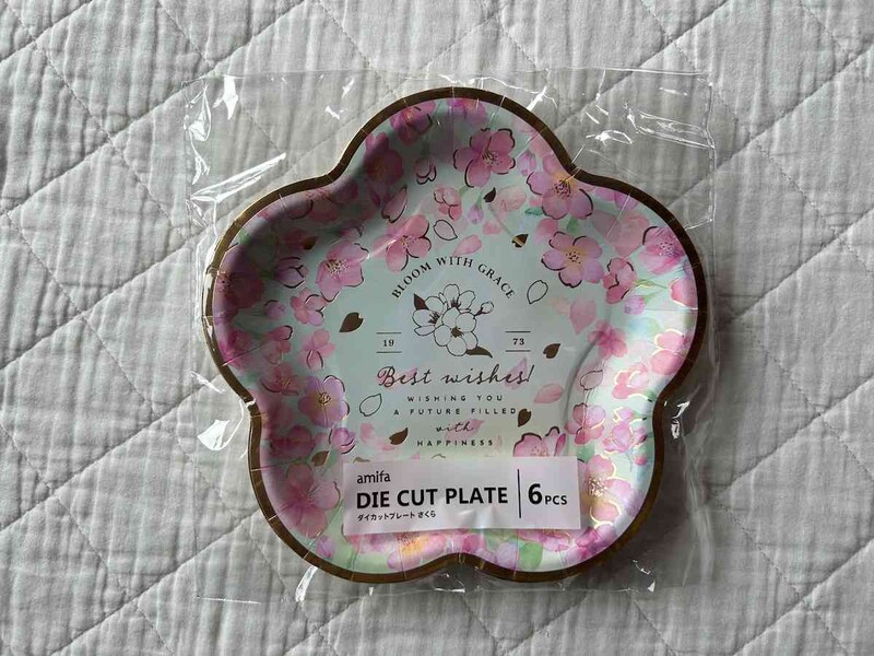 セリアの「ダイカットプレート 6P さくら」
