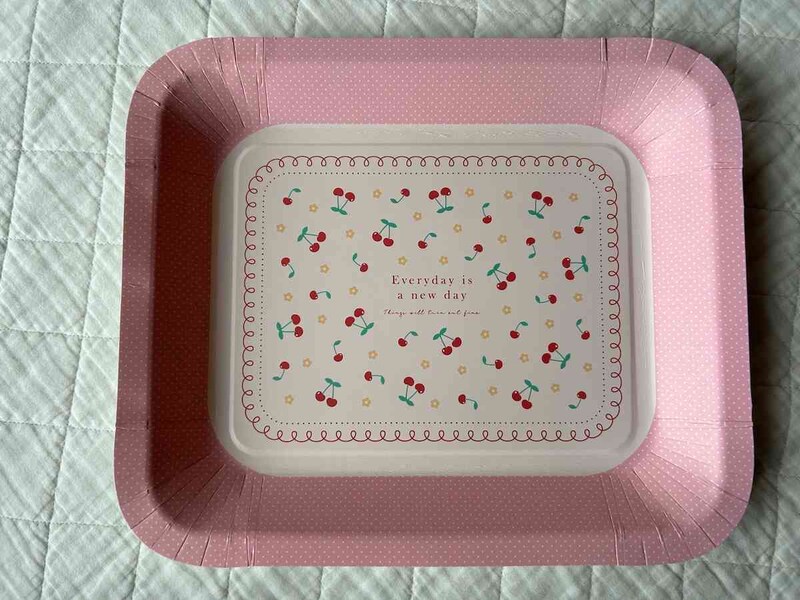 セリアの「パーティープレート 2P ベリー&チェリー」