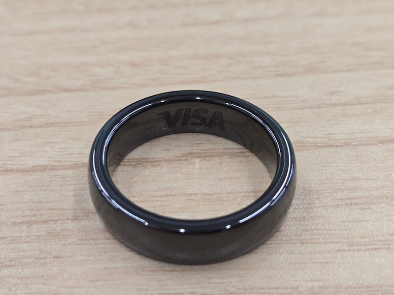 EVERING本体(内側にVisaのロゴ)