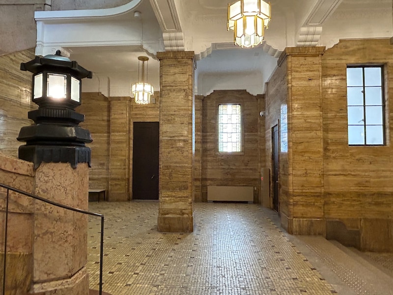 旧西玄関のロビー