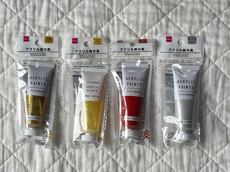 ダイソーの「アクリル絵の具」はマットなカラーからラメ入りまで幅広くそろって各110円（税込）