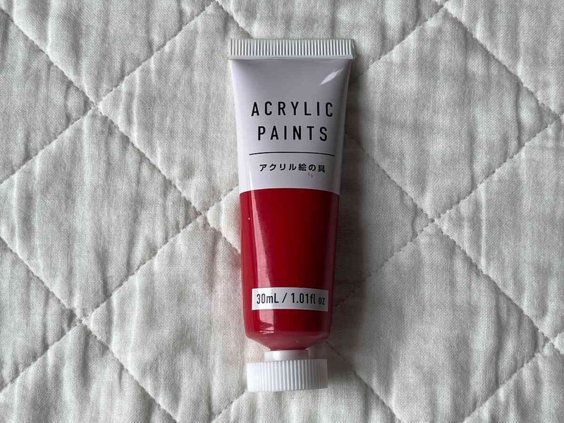 ダイソーの「アクリル絵の具（30mL、赤）」