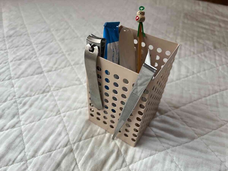ダイソーの「パンチングペンスタンド（角型、カラー）」