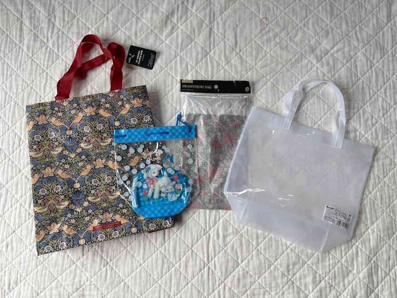 セリアの「ビニールバッグ」はお得な価格で春夏秋冬に必要な種類を選べる