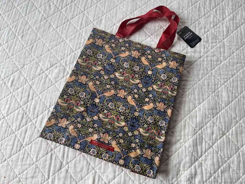 セリアの「シートバッグ マスターピースコレクション／WM」