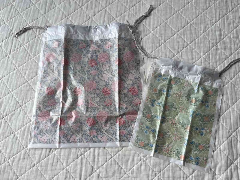 セリアの「ビニール巾着バッグ 2P マスターピースコレクション／WM」