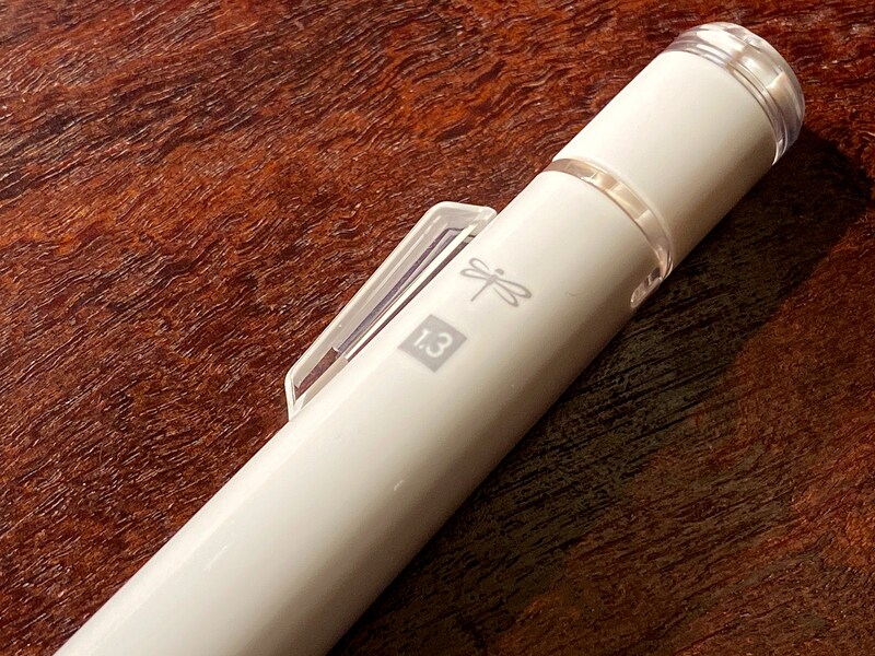 モノワークの軸のアップ。最小限のデータのみが印刷されている