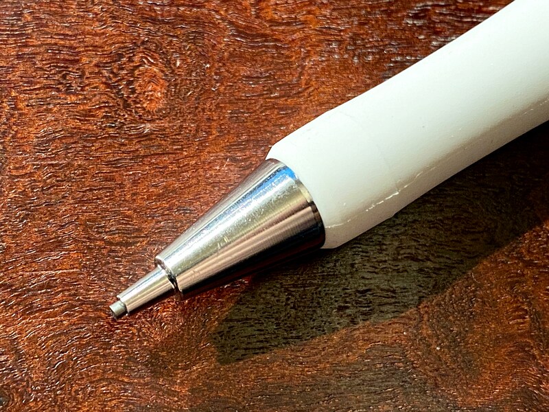 モノワークのペン先。みるからに頑丈な金属製