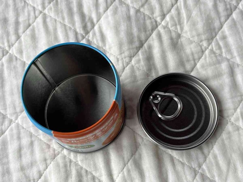 セリアの「缶詰型ケース ハーフ」は上部をあけて使う