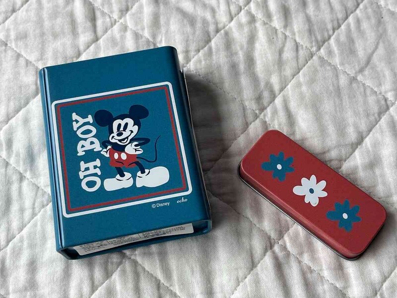 セリアの「ミッキー＆ドナルド スリム缶」はレトロなミッキーが魅力的