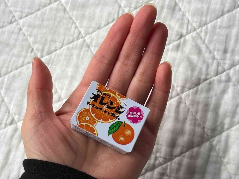 セリアの「No.3263 缶ケース マーブルガム」は小さめサイズ