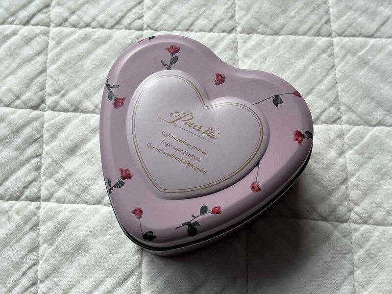 セリアの「缶ケース ハート」