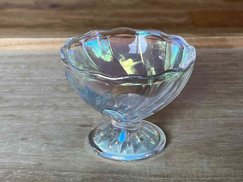 セリアの「スパイラルデザートグラス（オーロラクリア）」