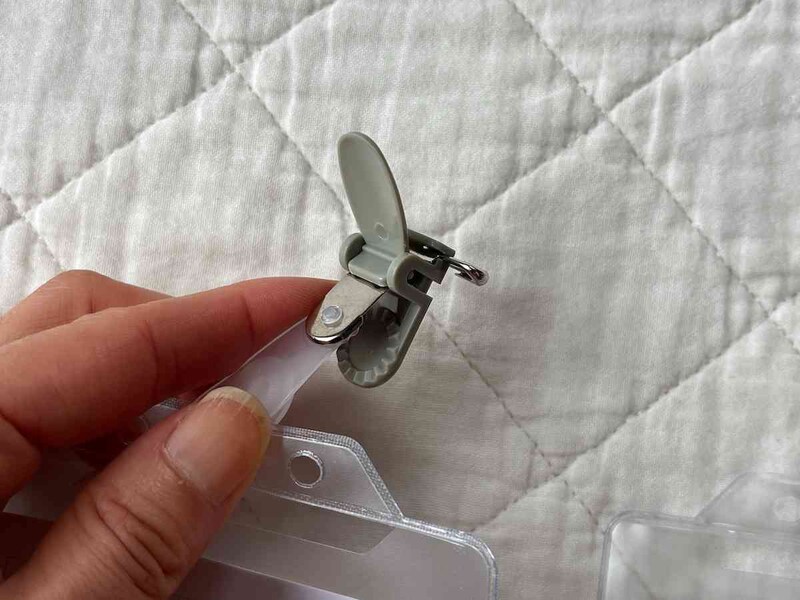 ポケットにパチンととめるタイプ