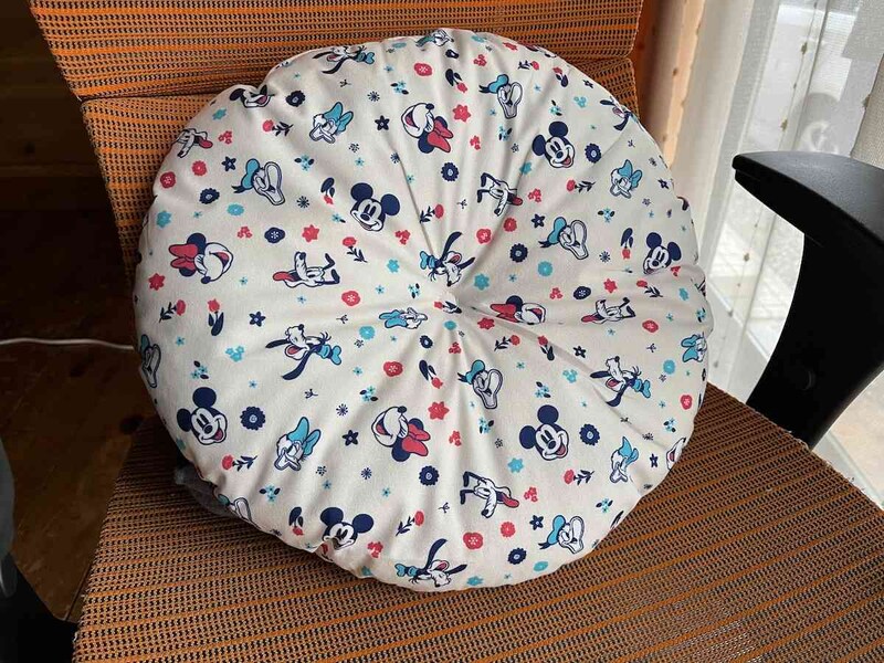 ダイソーのディズニーデザインコレクション「シートクッション（ミッキー＆フレンズ）FW」