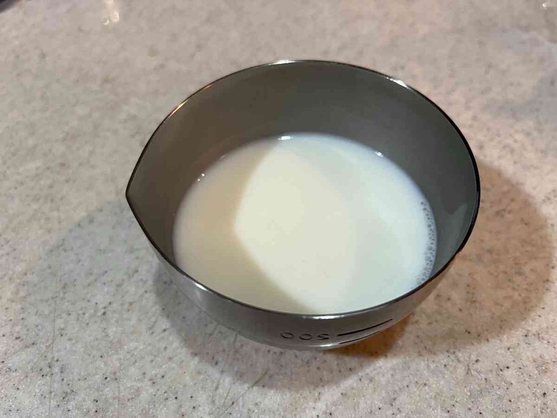 あたたかいミルクを用意する