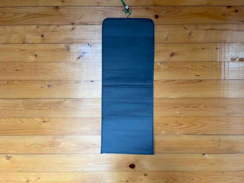 ダイソーの「吊り下げシャツ収納」