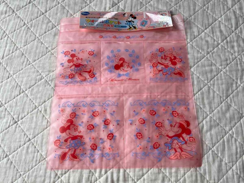 ダイソーの「ミニーマウス　ウォールポケット（四角形）ローズ」