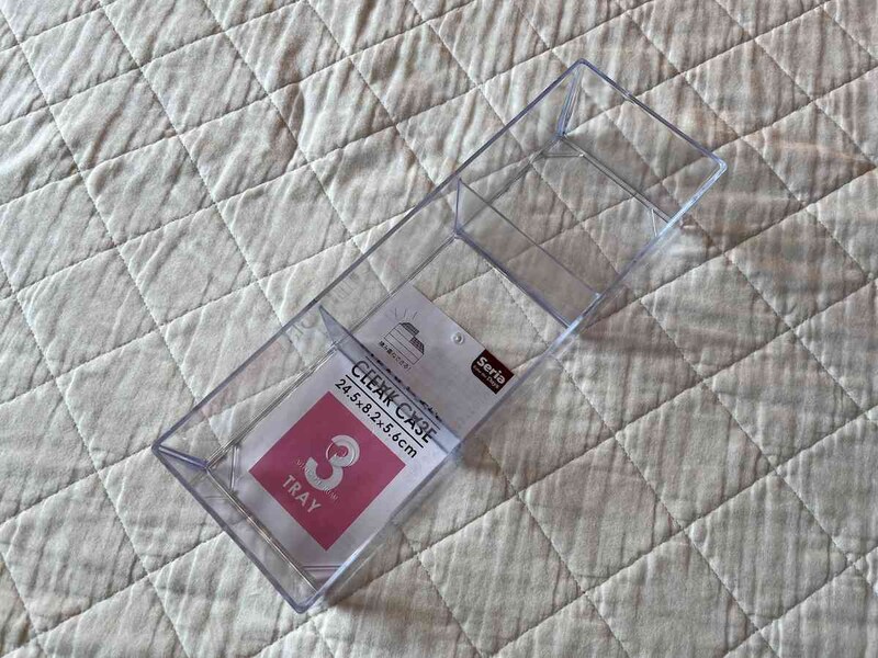 セリアの「クリアケース 仕切り 3ハーフトレー」