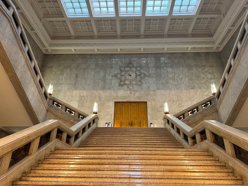 本館の大階段