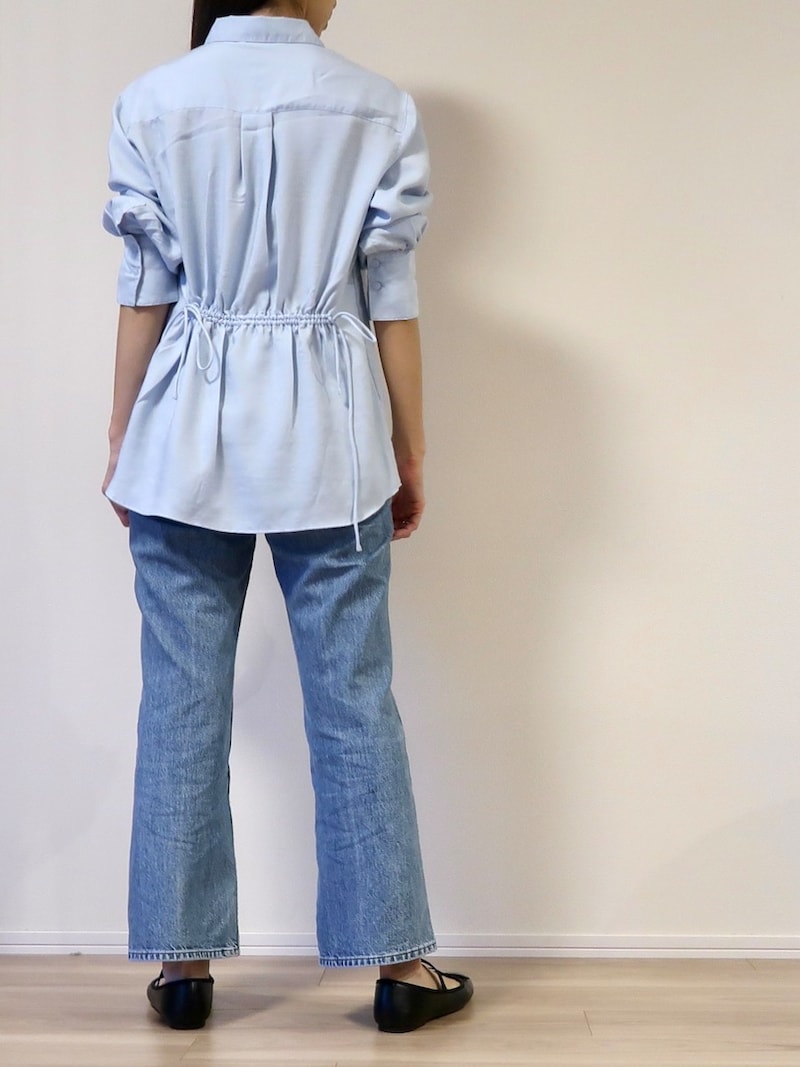 後ろをきゅっと絞ると、このようにギャザーの入ったバックスタイルに