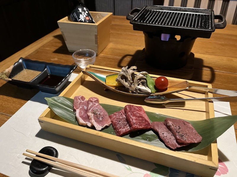 台の物は、鉄板焼きと寄せ鍋から選べた