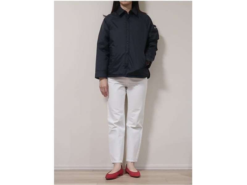 ボタンを留めても窮屈にならず、自然に着られるサイズ感です