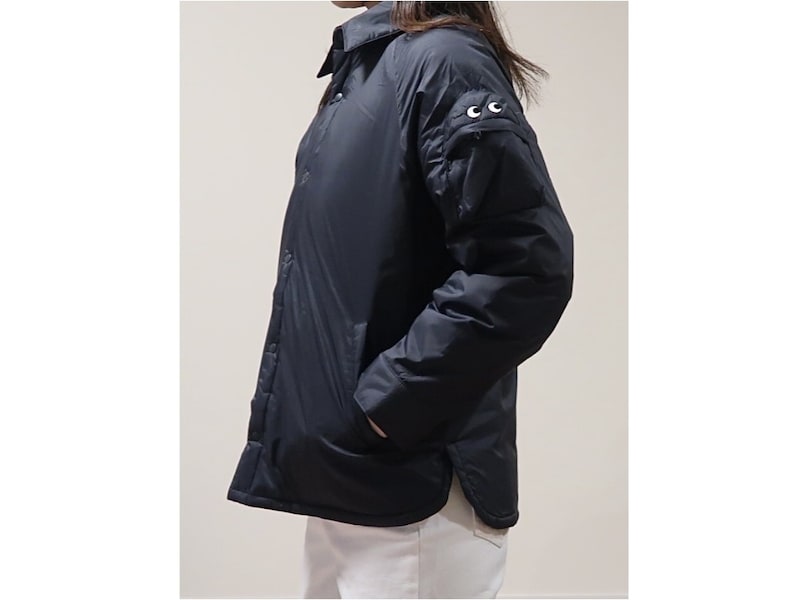 目のアイコンモチーフが遊び心のあるアクセントに