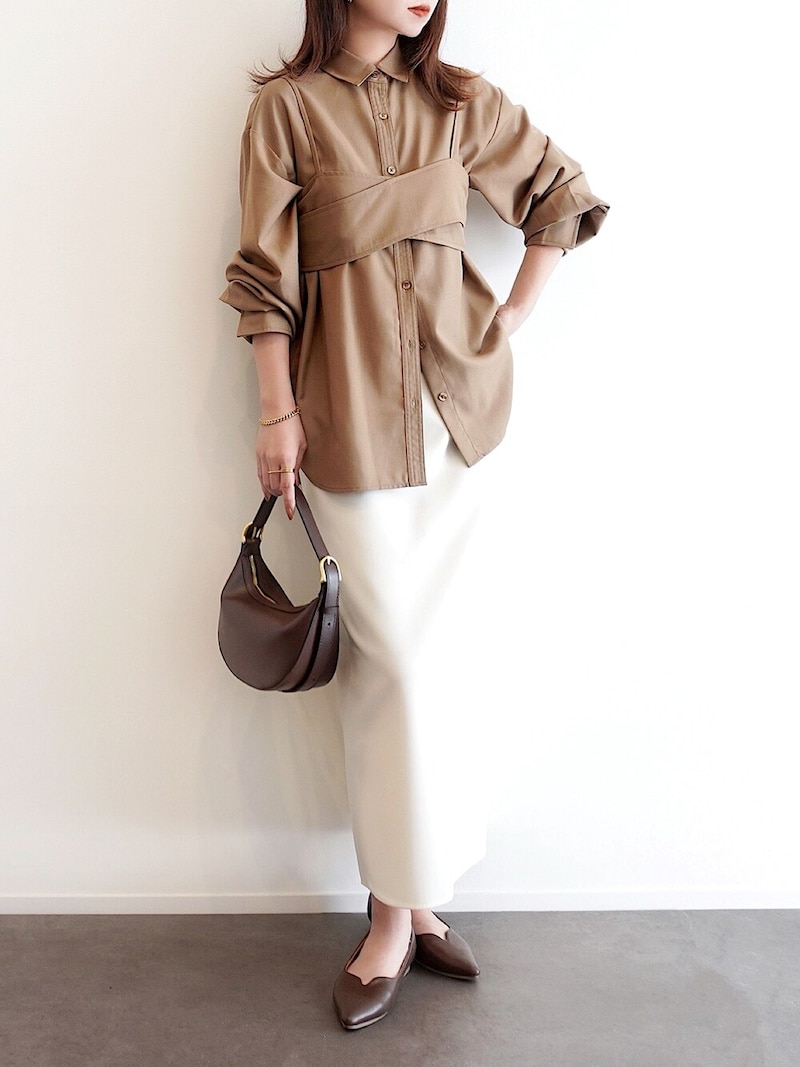 ビスチェのついた襟つきシャツなど、少しモードなデザインもいちおし　出典：WEAR