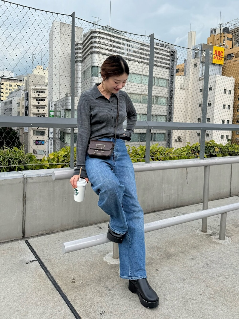 程よいフィット感と首の空き具合で、着やせするデザインがうれしい 出典:WEAR