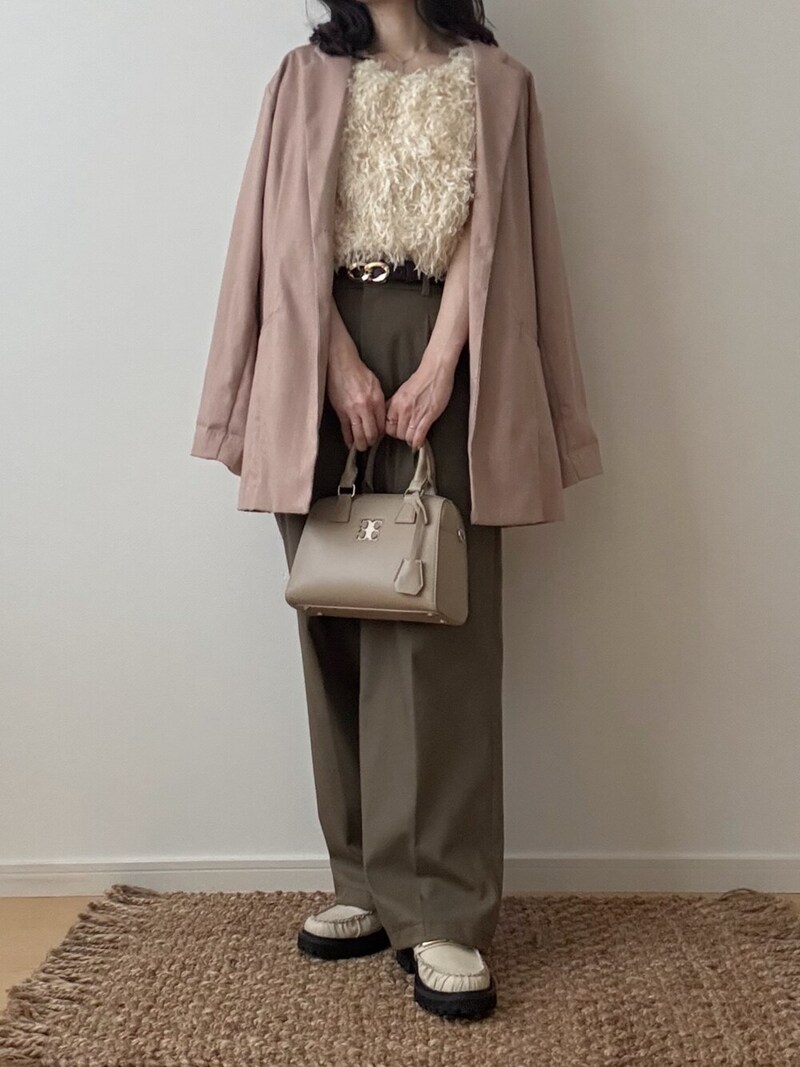 タックワイドパンツはきれいめにも着こなしやすいのがメリット 出典:WEAR