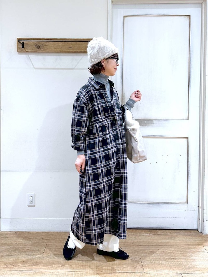 レイヤードで変化が楽しめるチェックのワンピース　出典：WEAR